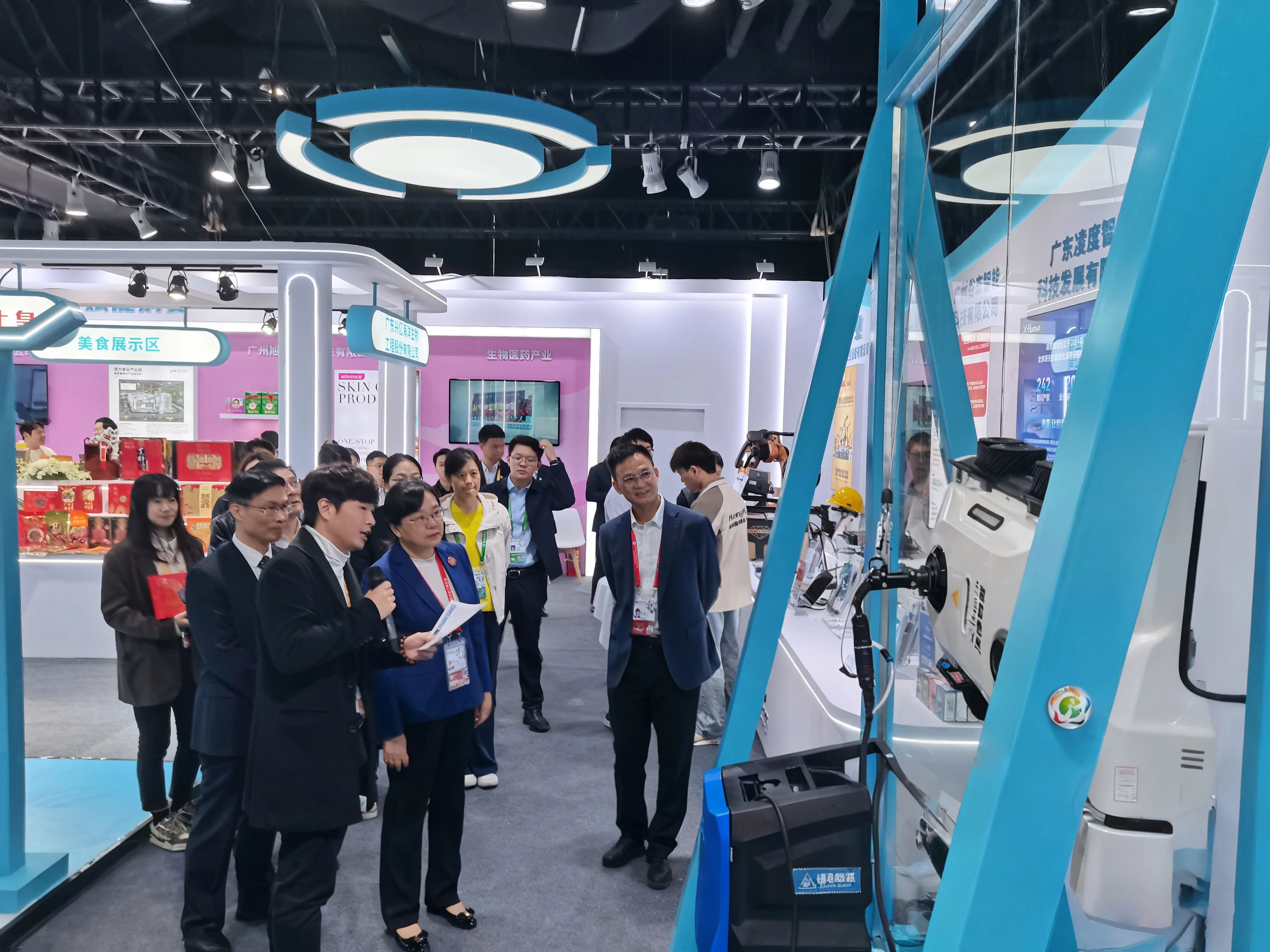 凌度智能闪耀进博会！广东省委常委、副省长亲临展台，点赞“中国智造”新力量