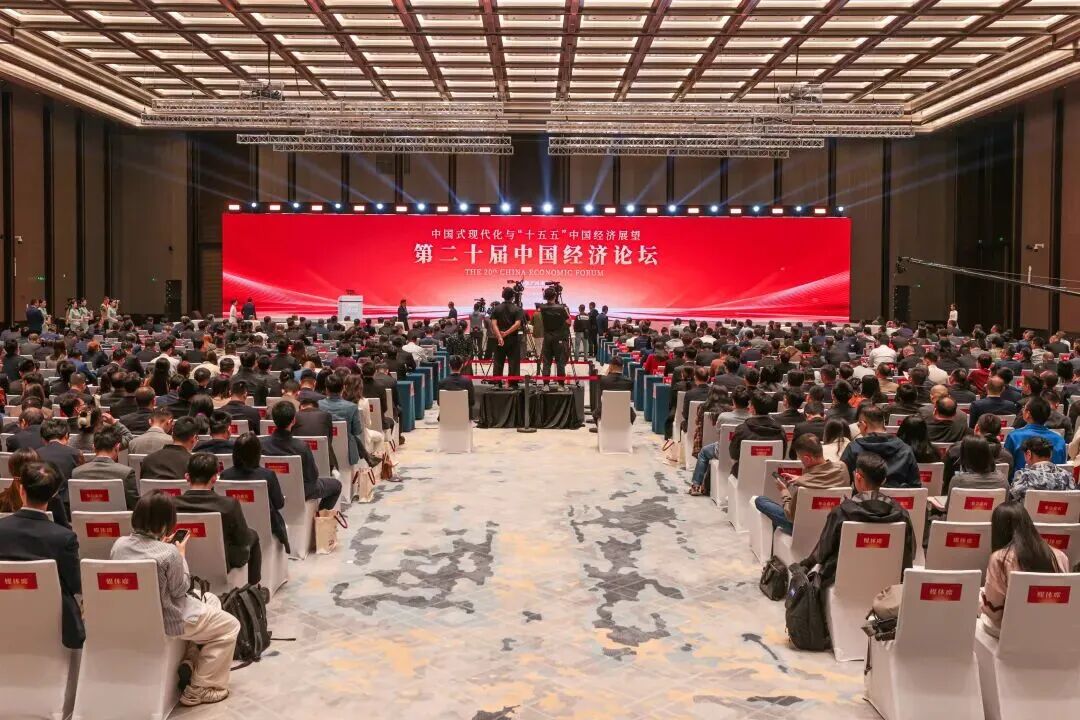 凌度智能亮相第二十届中国经济论坛：唯一服务机器人代表企业